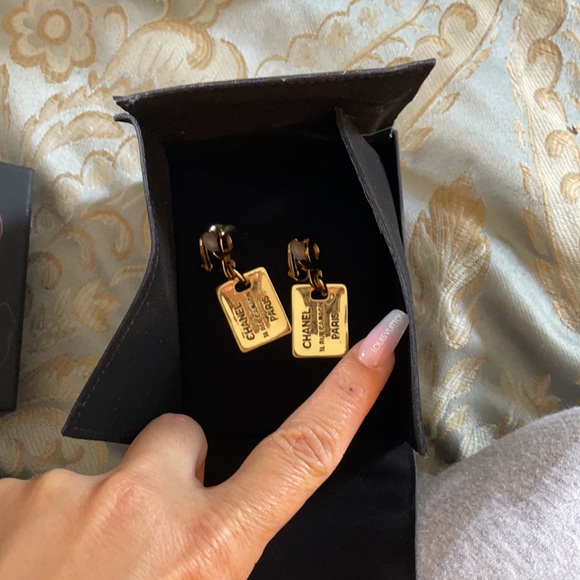 Earring - Picture 3 of 6